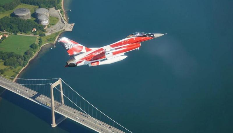 Американский F-16 Fighting Falcon уже был в Украине и успешно приземлился в аэропорту