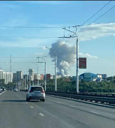 Горит и детонирует: в российском Кемерово горит склад пиротехники - видео