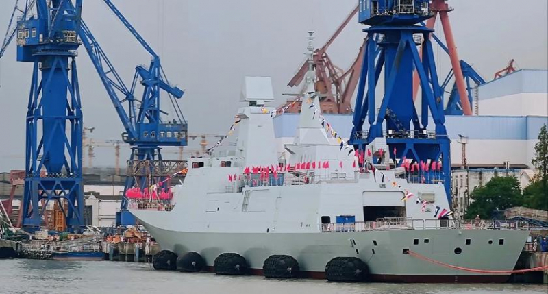 Hudong Zhonghua Shipbuilding спустила на воду первый фрегат с электроуправляемыми ракетами типа 054B для ВМС Китая