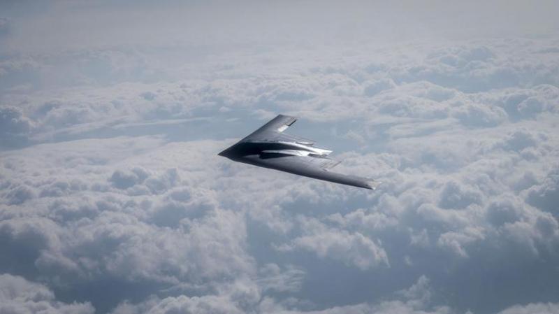 Атомный бомбардировщик B-2 Spirit выполнил учебно-ударную задачу, пролетев в критической близости от Северного полюса во время перелета из Исландии на Аляску