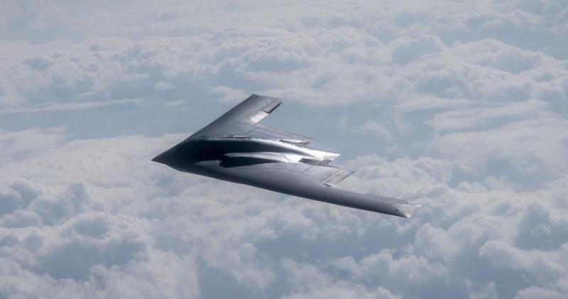 Атомный бомбардировщик B-2 Spirit выполнил учебно-ударную задачу, пролетев в критической близости от Северного полюса во время перелета из Исландии на Аляску