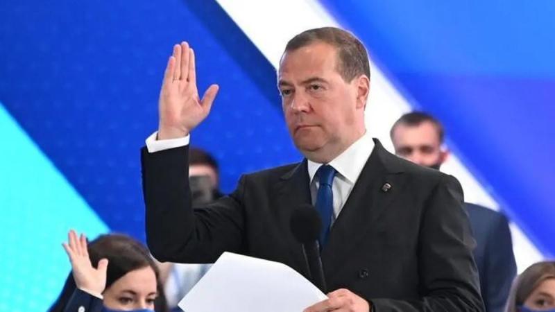 Медведев разрешил «присоединение» территорий Абхазии и Южной Осетии к России
