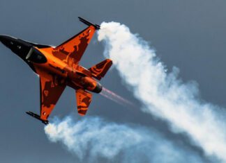 Нидерланды переходят на F-35 Lightning II и согласились отдать Украине почти все свои истребители четвёртого поколения F-16 Fighting Falcon