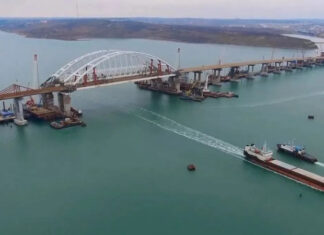 Российские оккупанты перекрыли движение всех судов и летательных аппаратов в Керченском проливе