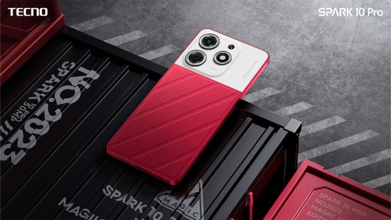 Tecno Spark 10 Pro получил модификацию Magic Magenta Edition со светящейся и сменной цветной крышкой