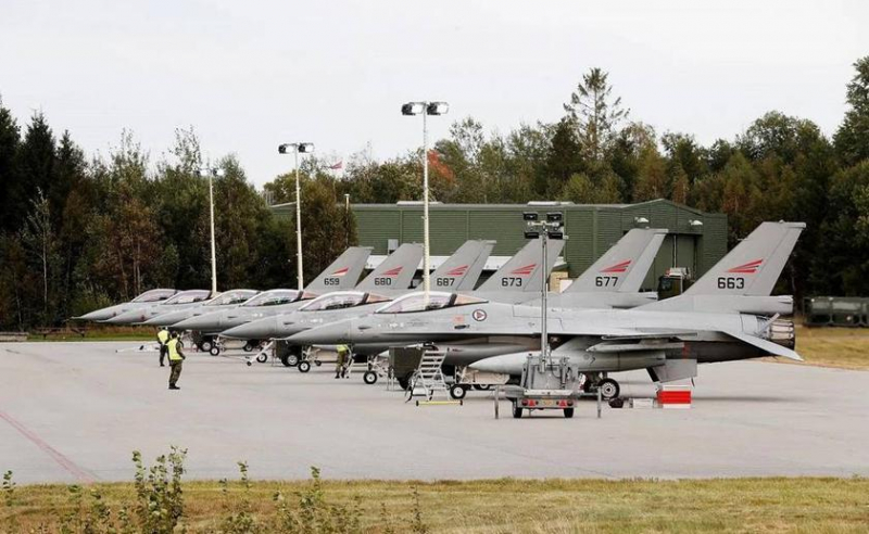 Украина согласилась поставить 50-60 американских истребителей четвертого поколения F-16 Fighting Falcon, но для паритета в воздухе необходимо 160 самолетов