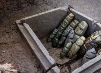 В Мексике археологи обнаружили сакральный поднос ацтеков