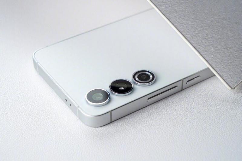 Стиль iPhone: Samsung Galaxy S24 и S24+ получили редизайн с плоской боковой рамкой
