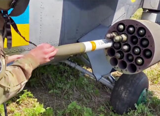 Вооружённые Силы Украины показали загрузку американских авиационных ракет Hydra в пусковую установку М261 на вертолёте Ми-24В