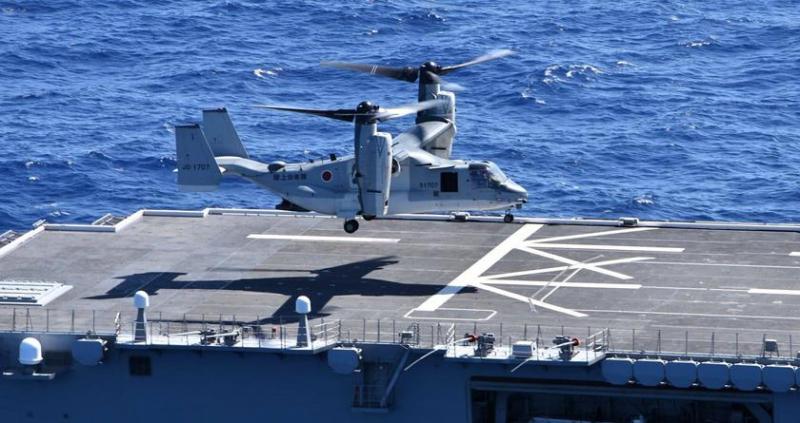 Впервые в истории американский конвертоплан V-22 Osprey приземлился на вертолетный корабль ВМС Японии