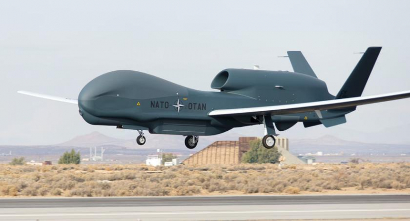 Американский стратегический беспилотник RQ-4B Global Hawk выполнил 7-часовой полет над Черным морем, приблизившись на расстояние 150 км к Крыму