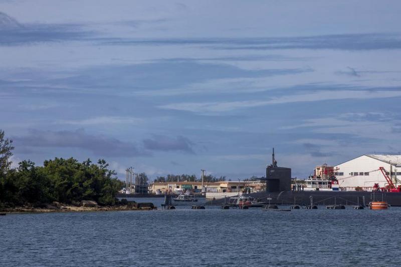Атомная подводная лодка USS Kentucky Ohio с межконтинентальными баллистическими ракетами Trident II дальностью более 12 000 км посетила остров Гуам