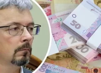 Более 100 тысяч гривен в месяц: в СМИ рассказали о зарплатах эксминистра Ткаченко и других должностных лиц Минкульта во время войны