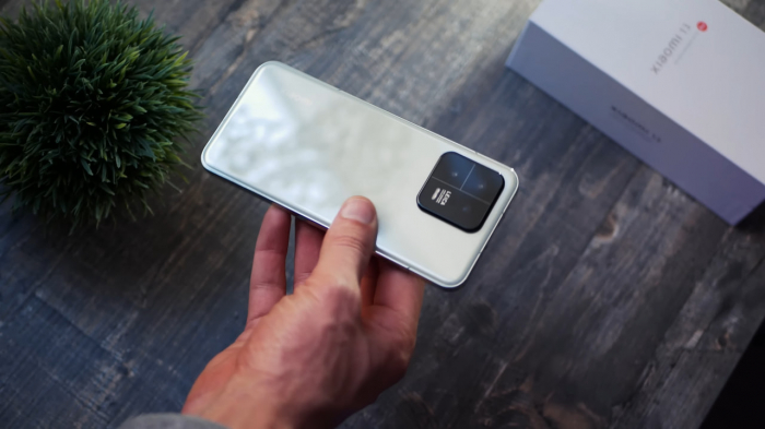 Цена на Xiaomi 13 снижена: рецепт идеального флагмана с супердизайном всего от 21 073