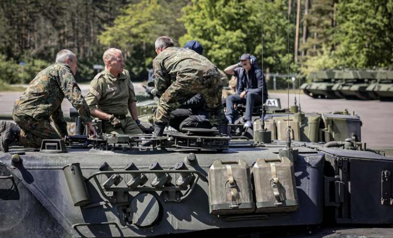 Дания передала Украине первую партию немецких основных боевых танков Leopard 1A5