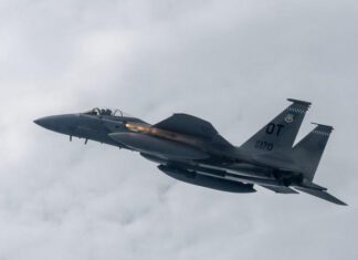 F-15C Eagle впервые запустил новейшую ракету AIM-120C-8 AMRAAM с максимальной дальностью пуска 180 км