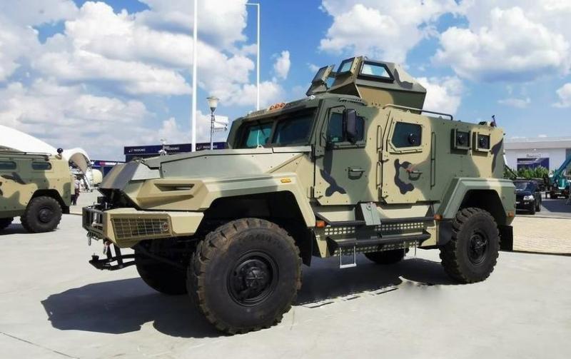 FPV-беспилотник уничтожил новейший российский MRAP АМН-59051 с улучшенной защитой, который был представлен в 2022 году