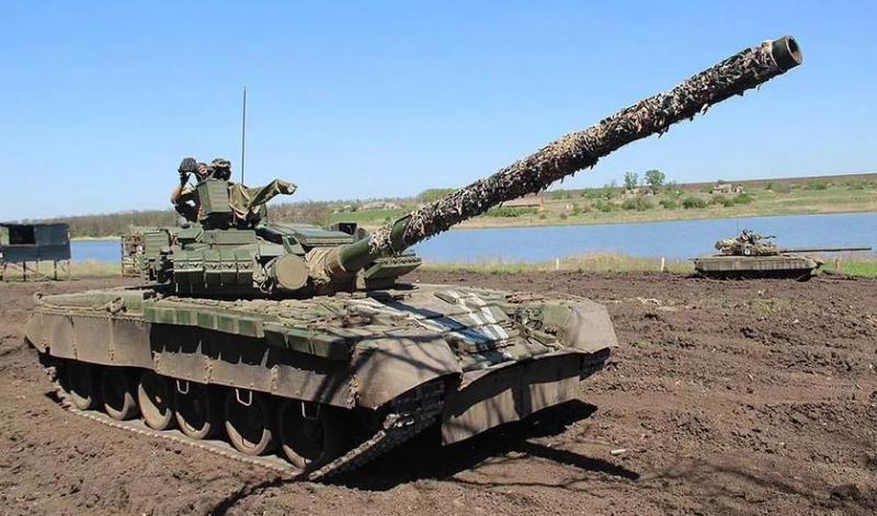 FPV-дрон аккуратно доставил взрывчатку в открытый люк Т-80БВ и уничтожил российский танк