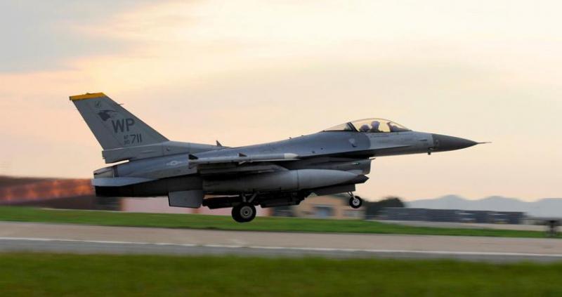 Канада присоединяется к обучению украинских пилотов и персонала полетам на F-16 Fighting Falcons