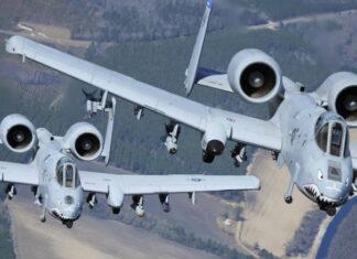 Культовые штурмовики A-10 Thunderbolt II приняли участие в учениях в Оманском заливе вместе с эсминцем USS Stethem, который может нести ракеты Tomahawk