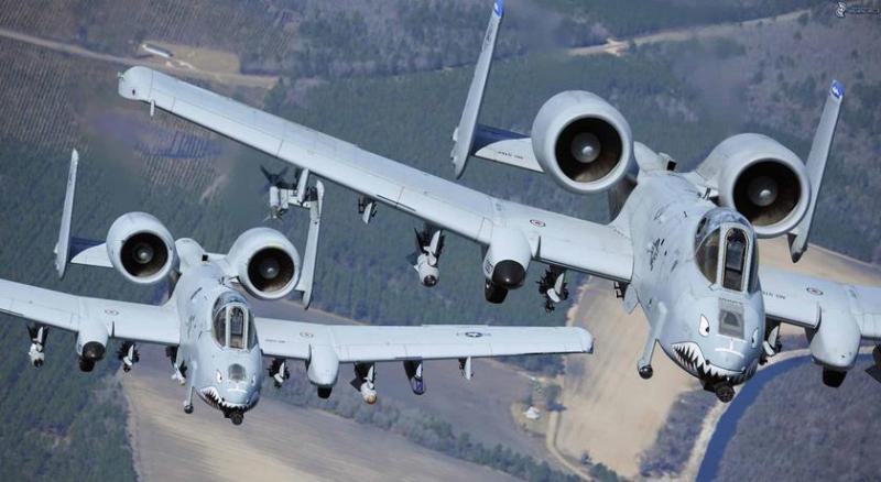 Знаменитый штурмовик A-10 Thunderbolt II принял участие в учениях в Оманском заливе вместе с эсминцем USS Stethem, который может нести ракеты Tomahawk