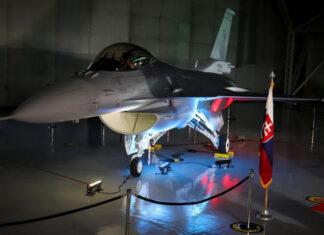 Lockheed Martin представила первый модернизированный истребитель четвёртого поколения F-16 Block 70 для ВВС Словакии