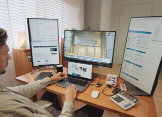 Многофункциональная док-станция USB-C RayCue 128K в виде миниатюрного Apple Machintoch с настоящим экраном