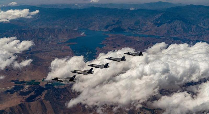 Модернизированные истребители пятого поколения F-35 Lightning II могут столкнуться с длительными задержками из-за нереальной степени параллелизма, нехватки испытательных ресурсов и рабочей силы