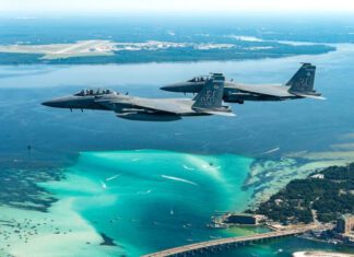 Модернизированный истребитель F-15EX Eagle II смог запустить три ракеты AGM-158 JASSM дальностью 370 км в одном вылете