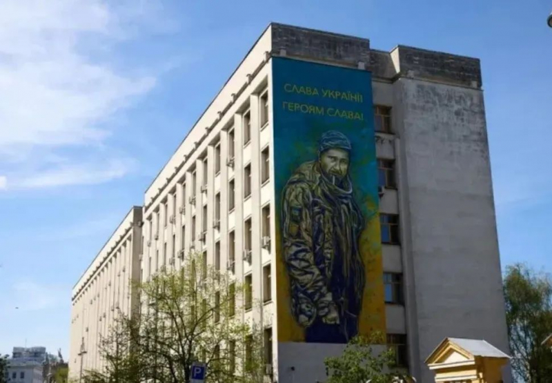 Вечная память герою: в Киеве появился новый мурал в честь азовского бойца с позывным 
