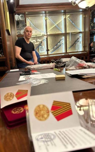 Обыск в Шуфриче: полицейские нашли российские медали, советские куртки и документы о Донбассе 