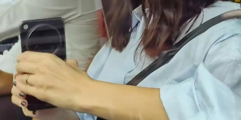OnePlus Open отправился в Болливуд: известная индийская актриса уже пользуется складным смартфоном