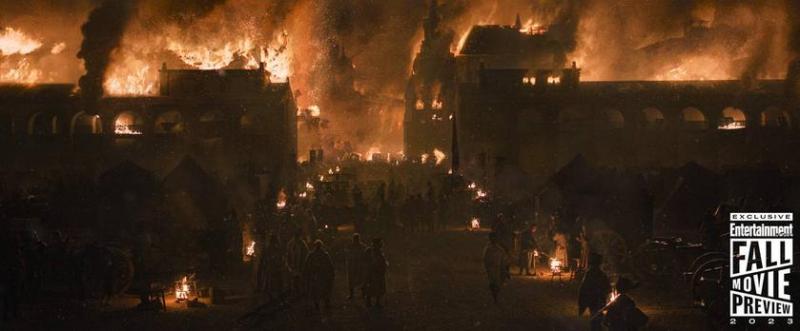 Раз, два, три, гори: Хоакин Феникс поджёг Москву — новые кадры из исторической эпопеи «Наполеон» Ридли Скотта