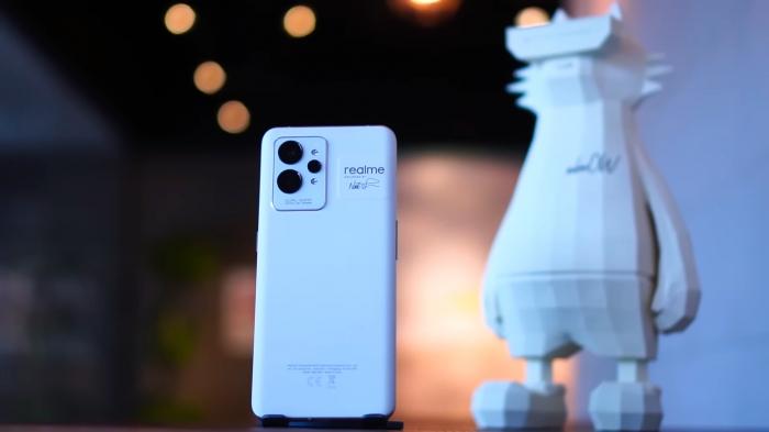 Realme GT 2 Pro с крутой камерой и ощущением флагмана по суперцене от 17 800