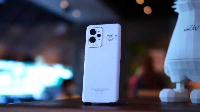 Realme GT 2 Pro с крутой камерой и ощущением флагмана по суперцене от 17 800