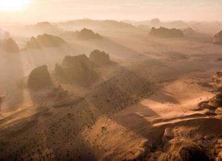 Режиссер «Con Air» Саймон Уэст начинает работу над новым проектом в жанре «Трои» и «Гладиатора», снимаемым в Саудовской Аравии, в регионе Неом, где планируется строительство мегаполиса стоимостью 500 миллиардов долларов