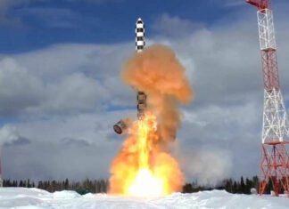 Россия официально заявила о постановке на боевое дежурство межконтинентальных баллистических ракет РС-28 «Сармат» дальностью до 18 000 км, способных нести ядерный заряд мощностью 7,5 мегатонн