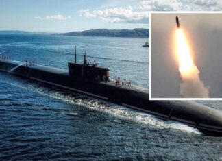 Россия перебрасывает в Тихий океан стратегическую атомную субмарину «Генералиссимус Суворов», которая может нести баллистические ракеты дальностью 9300 км с ядерными боеголовками