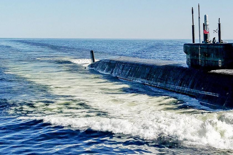 Россия направляет в Тихий океан стратегическую атомную подводную лодку «Генералиссимус Суворов», которая может нести баллистические ракеты дальностью 9300 км с ядерными боеголовками