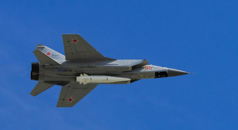 Россияне показали Ким Чен Ыну модернизированный истребитель МиГ-31И под псевдогиперзвуковые ракеты Х-47М2