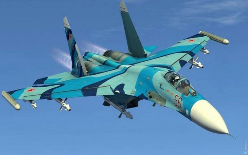 Российский истребитель Су-27 хотел сбить британский самолет KC-135 Rivet Joint, но первая ракета промахнулась, а вторая отвалилась от крыла