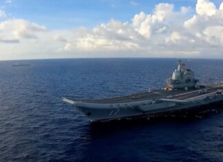 Самый большой авианосец ВМС Китая Shandong вместе с ударной группой вернулся в Южно-Китайское море