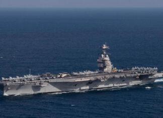 Самый большой в мире авианосец USS Gerald R. Ford стоимостью более $13 млрд с истребителями F/A-18 Super Hornet выполняет патрулирование в Адриатике