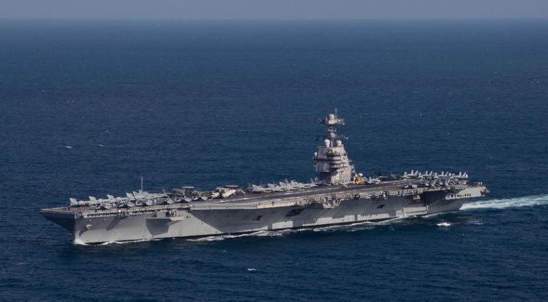 Крупнейший в мире авианосец USS Gerald R. Ford стоимостью более 13 миллиардов долларов несет на борту истребители F/A-18 Super Hornet, патрулирующие в Адриатическом море