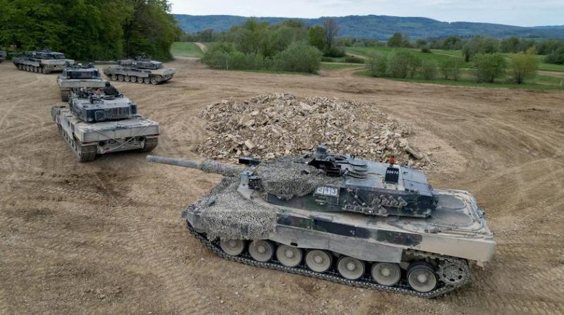 Швейцария продаст Германии 25 немецких танков Leopard 2 при условии, что они не будут поставляться в вооруженные силы Украины