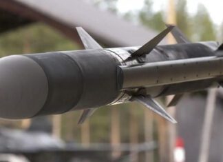 Украина в ближайшие годы получит самые современные авиационные ракеты AIM-120C-8 AMRAAM с максимальной дальностью пуска 180 км
