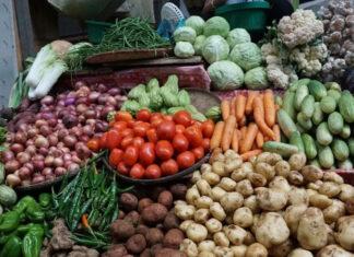 Украина вскоре введет эмбарго на польские овощи и фрукты: список продуктов