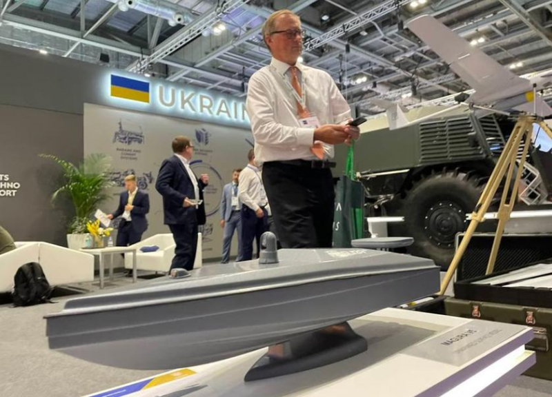 Украинская компания «СпецТехноЭкспорт» построила несколько сотен морских беспилотников-камикадзе MAGURA V5 с боевой частью массой 320 кг и дальностью действия более 830 км