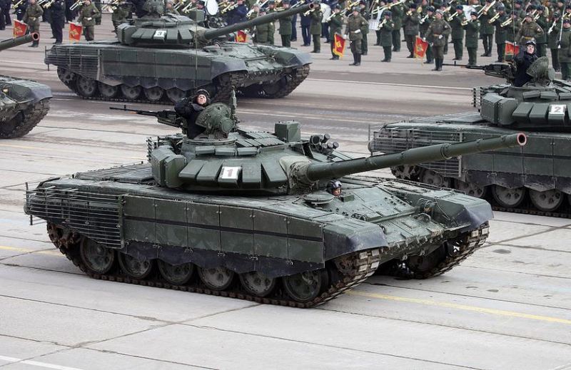Украинский дрон гранатой М67 уничтожил российский модернизированный танк Т-72Б3 образца 2016 года стоимостью более 1 миллиона долларов