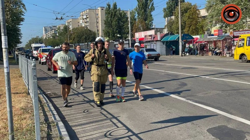 Украинский спасатель пробежит 100 км за 12 часов в экипировке для нового рекорда: фото и видео